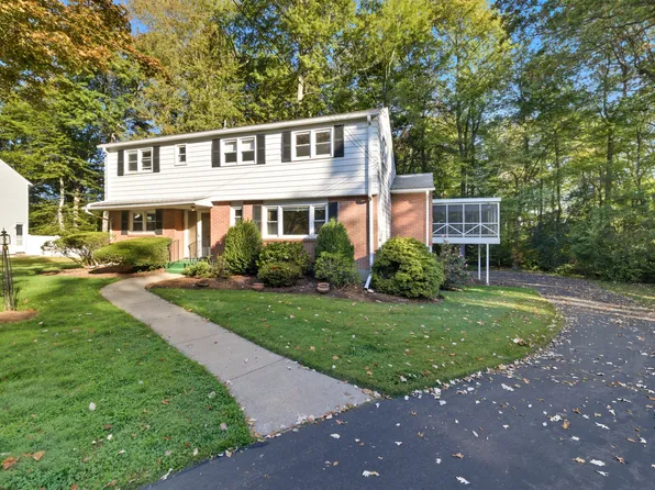 6 Lyman Road, West Hartford, CT 06117