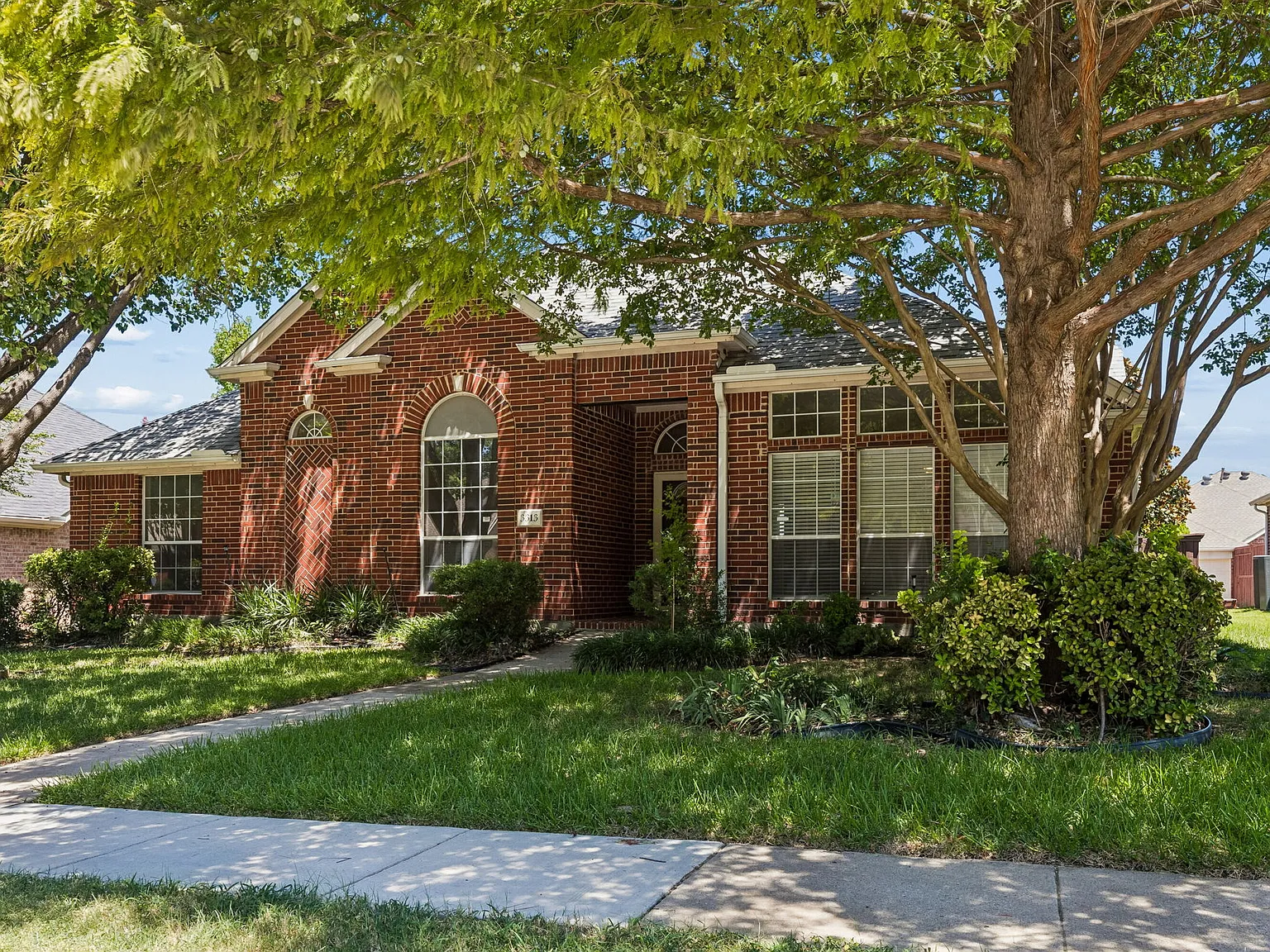 4 bed, 2543 sqft, $2,995 — Photo 1