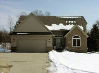 7801 Hoffman Dr, Waterford, MI 48327