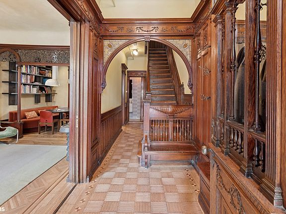 3rd image of 386 Stuyvesant Ave #1