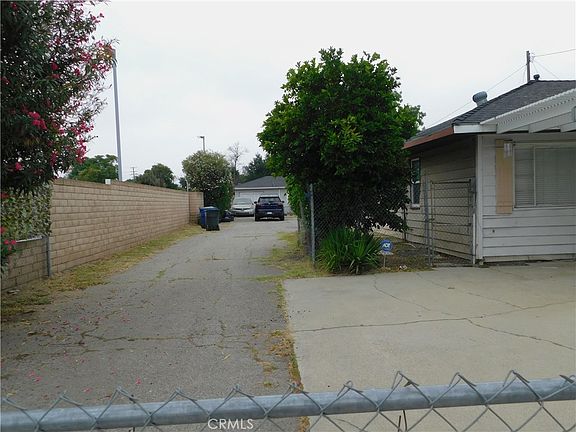 3rd image of 1119 E 4th St