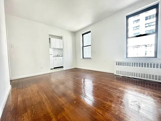 Rented by HOLTON REAL ESTATE INC. | media 7