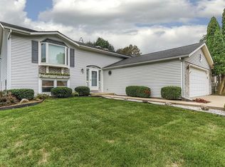 5 Evergreen Dr, Streamwood, IL 60107