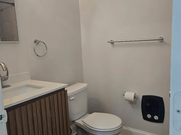 1845 M St NE #1 — Photo 3