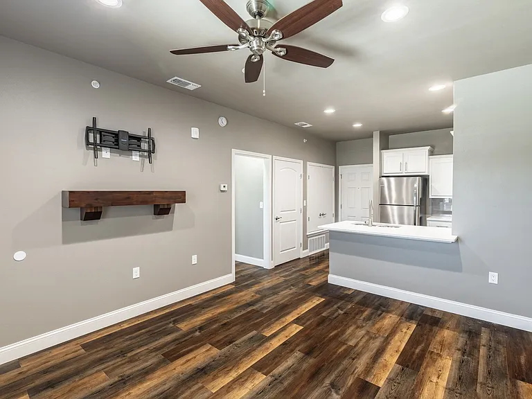 2409 Bois D Arc St — Photo 35