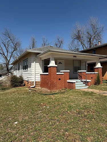 1004 E Noble Ave Photo 1