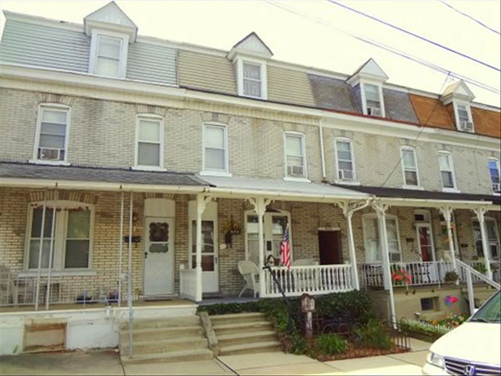324 E Union St photo 1