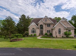 6149 Old River Trl, Lansing, MI 48917