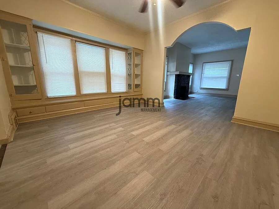 Incredible side by side Duplex in Cleveland Heights — Photo 4