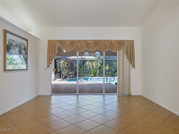 4th image of 233 SW 44th Ter