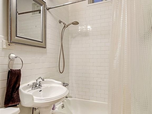 5th image of 252 Greene Ave APT 2A