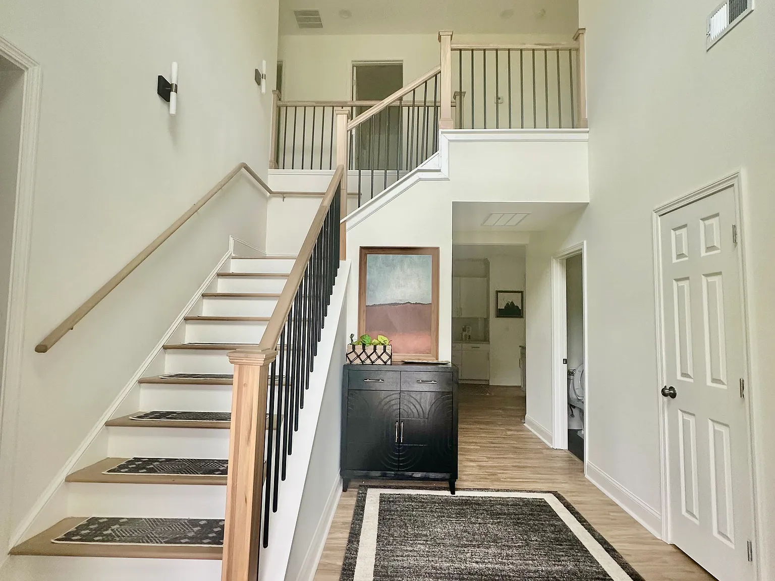 4 bed, 2.5 bath, 2700 sqft, $5,800 — Photo 2