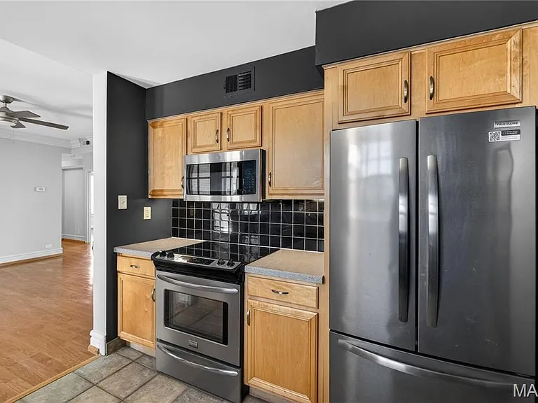 5510 Waterman Blvd #202 — Photo 24