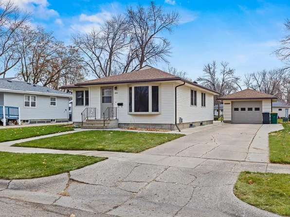 611 Camden Dr, Marshall, MN 56258