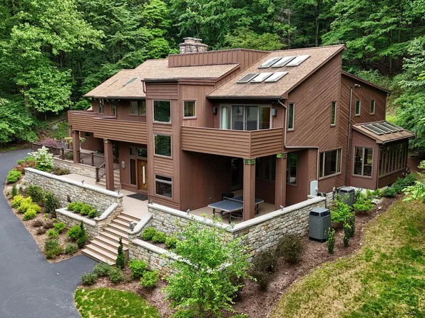 1023 Fairdell Dr, Hummelstown, PA 17036