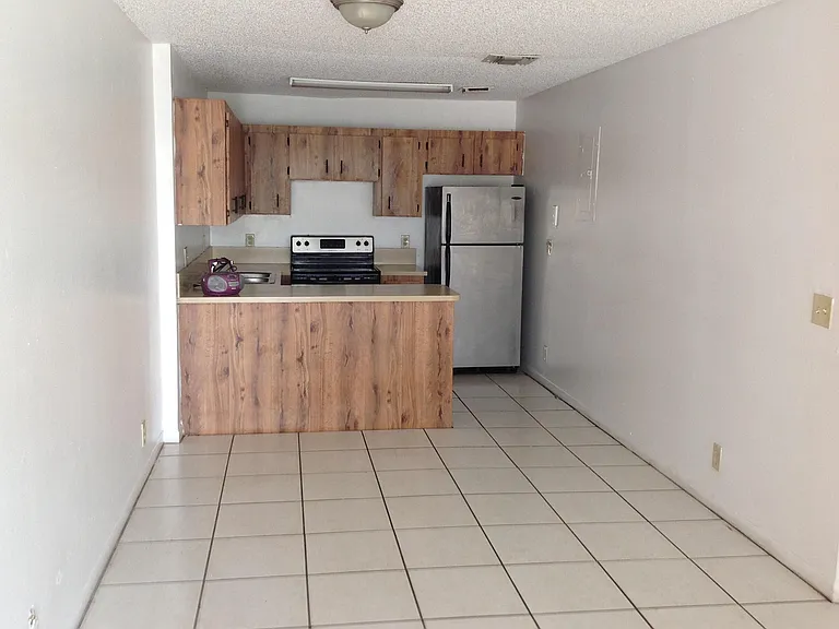 10817 NW 45th St — Photo 3