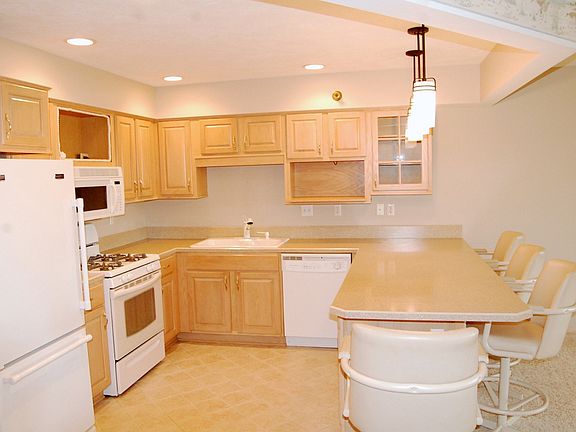 4th image of 1605 Chalstrom Beach Road #103