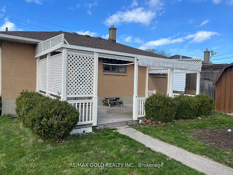 979 Wellington St — Photo 31