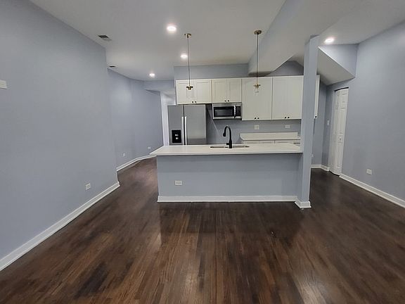 2nd image of 6040 S Rhodes Ave