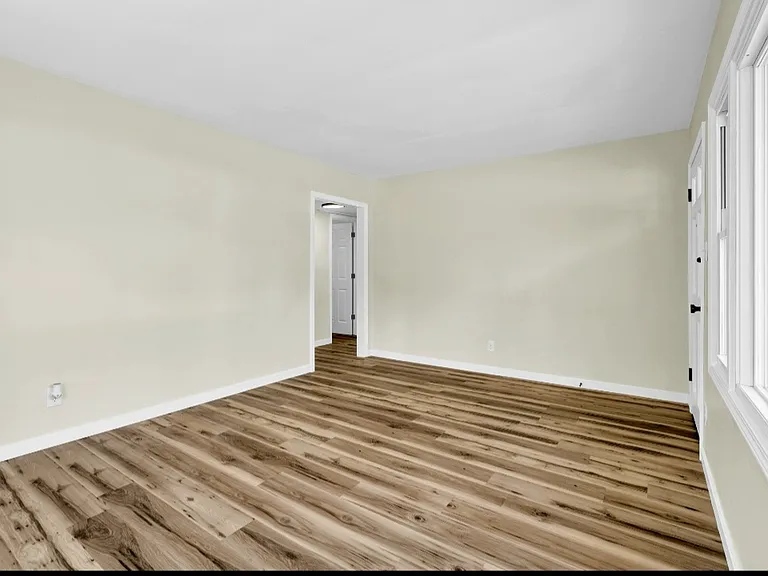 2205 S Lombard Ave — Photo 15