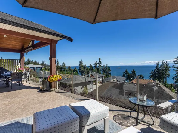 5997 Cowrie St, Sechelt, BC V7Z 0V1