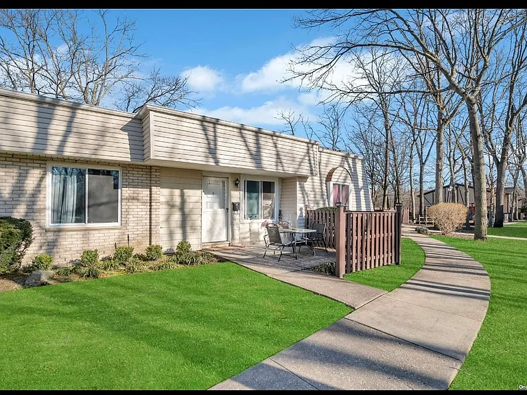 119 Sagamore Hills Dr — Photo 13
