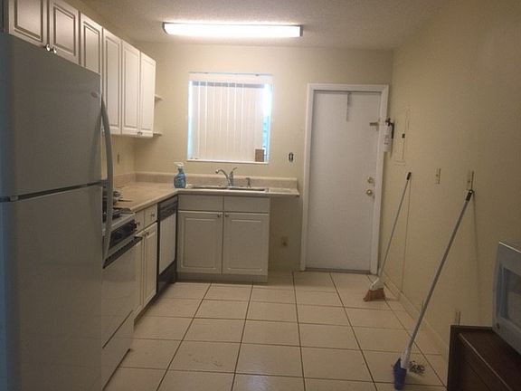 Kitchen w/Dishwasher