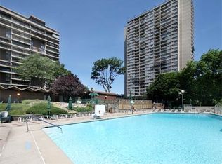 16 Horizon Rd, Fort Lee, NJ 07024