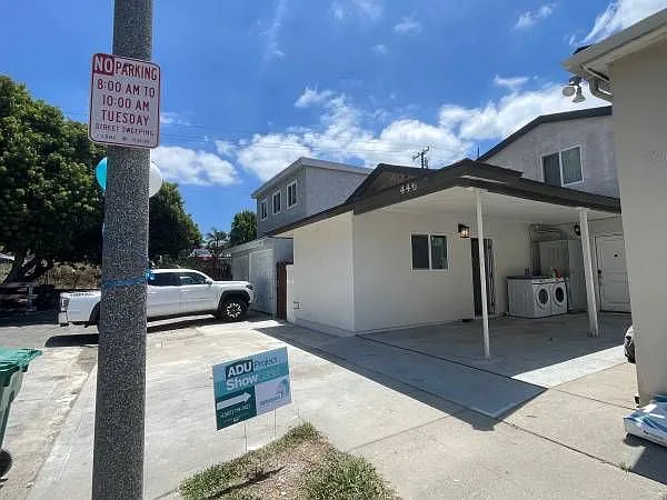 446 E Silva St