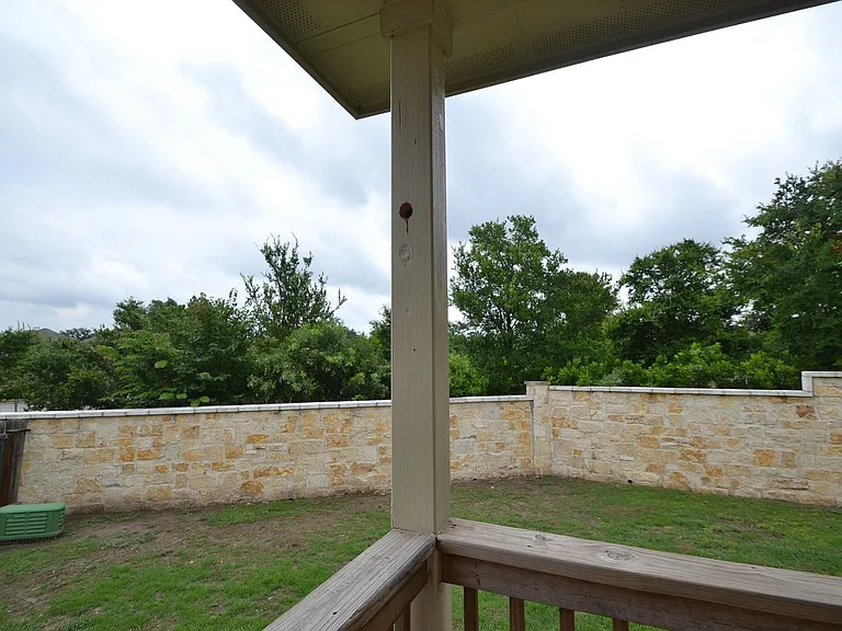 12102 Redbud Leaf — Photo 12