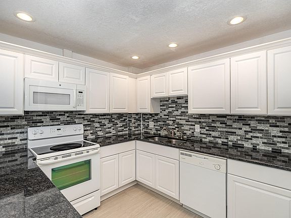 4th image of 621 Jubilee St
