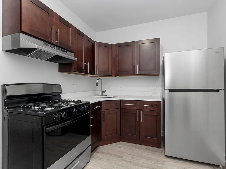 8201 S Paulina St — Photo 32