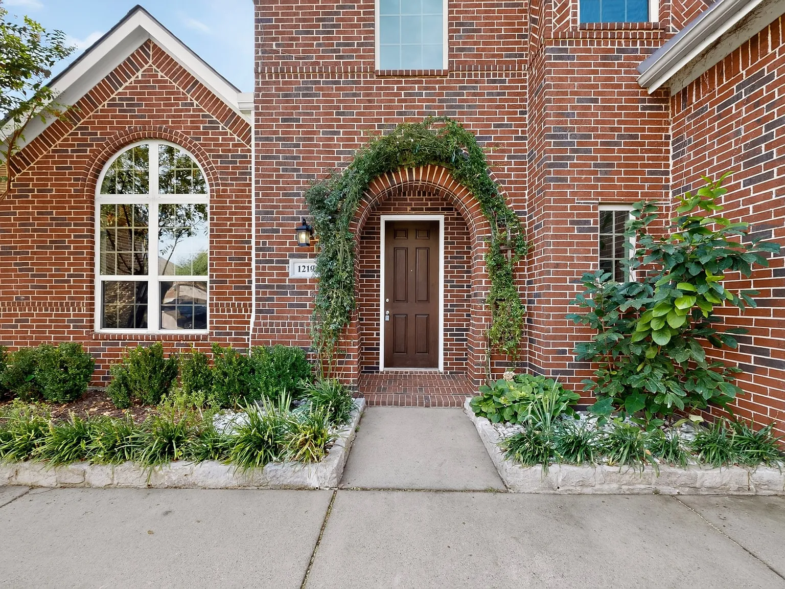 5 bed, 3596 sqft, $3,495 — Photo 3
