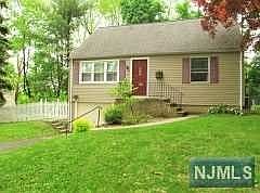1st image of 6 Westwood Dr N