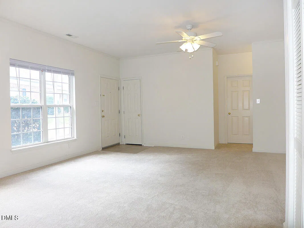 3 bed, 2.0 bath, 1184 sqft, $1,545 — Photo 3