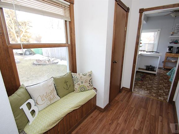 5th image of 537 3rd St NE