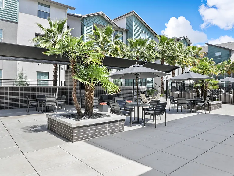 Tesoro Apartments — Photo 18
