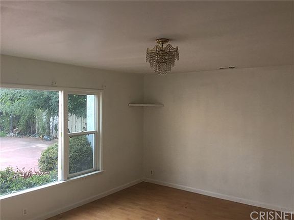 5th image of 15325 Victory Blvd
