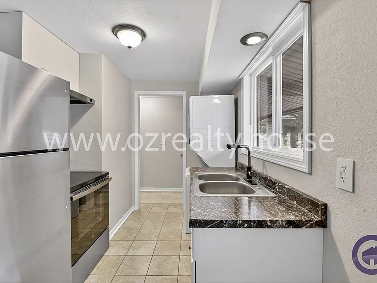 3040 E Lincolnshire Blvd #B — Photo 6