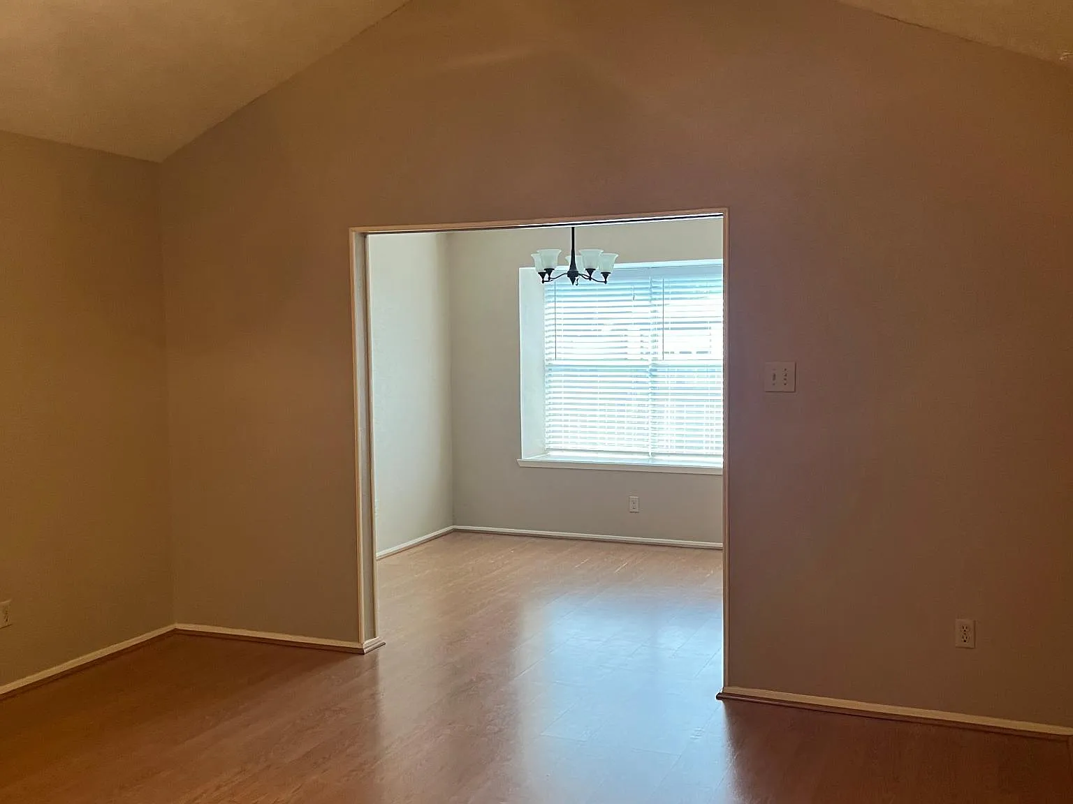 3 bed, 1800 sqft, $2,200 — Photo 4