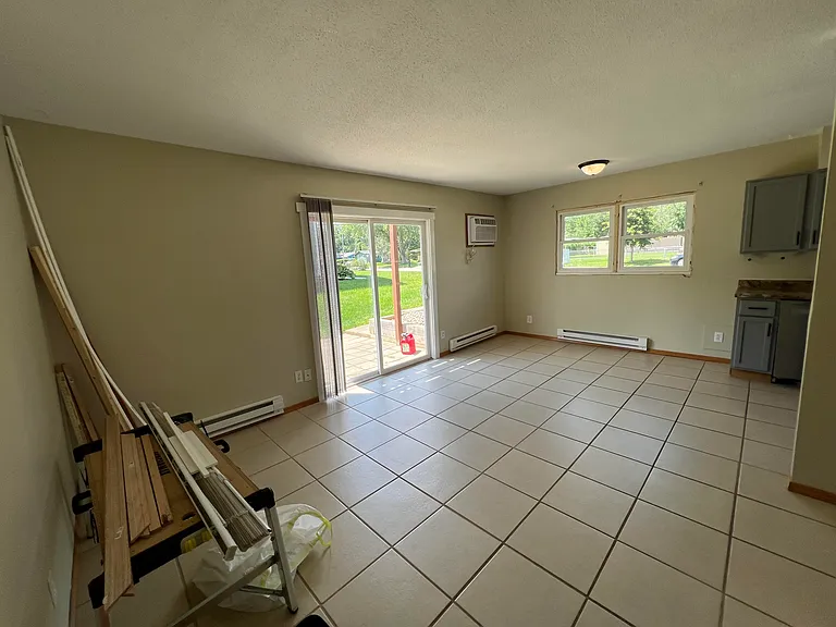 627 Welshire Dr #B — Photo 3