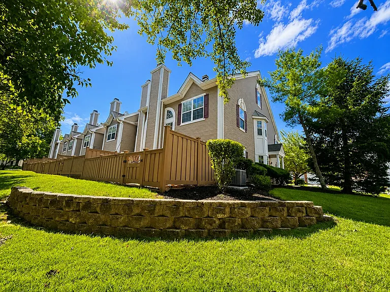 1501 Stech Dr — Photo 3