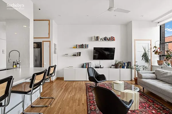 Sold by Sotheby's International Realty | media 11