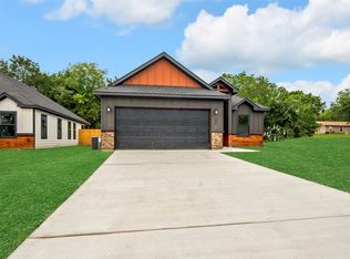 207 W Elm St, Whitewright, TX 75491