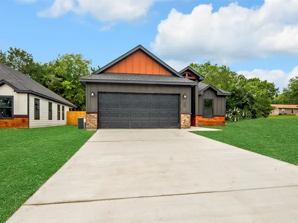 207 W Elm St, Whitewright, TX 75491