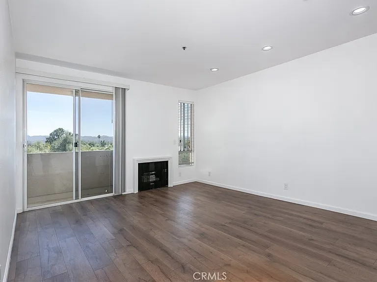 19350 Sherman Way #208 — Photo 9