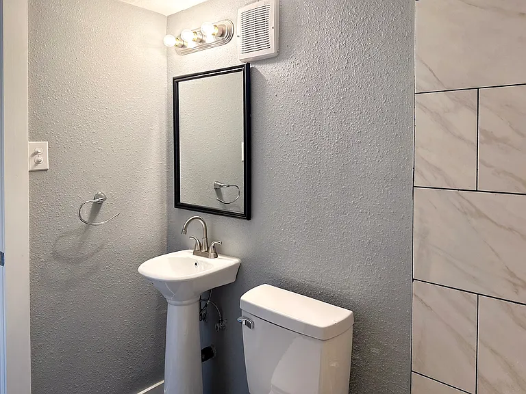709 W Richmond Ave #1 — Photo 12