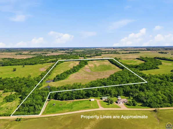 5400 W 165th St, Burlingame, KS 66413