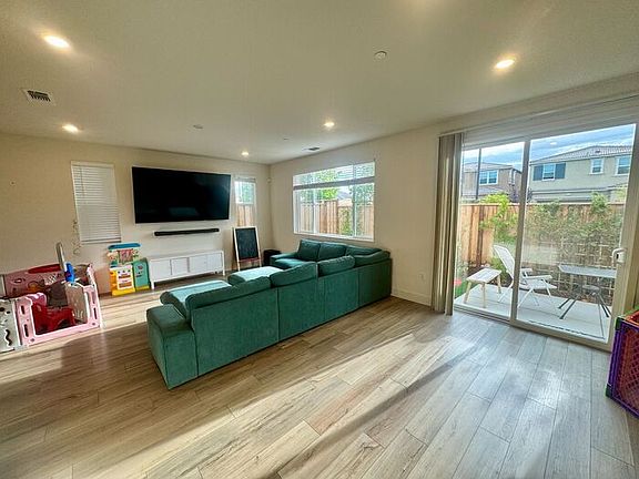 5th image of 7329 Umberto Pl
