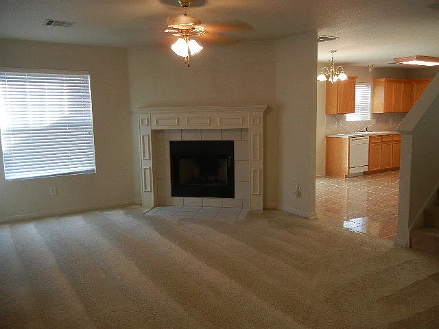 Gorgeous 2 story home — Photo 4
